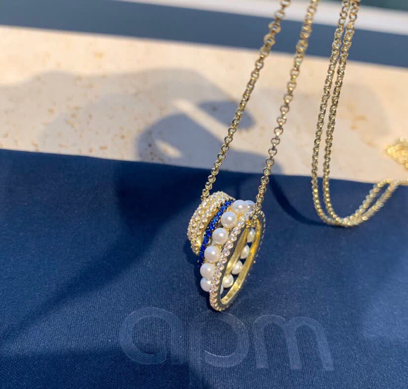 APM Monaco Elegant Gold and Pearl Necklace